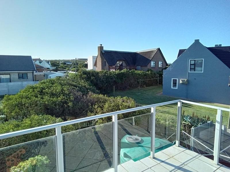 3 Bedroom Property for Sale in Boggomsbaai Western Cape